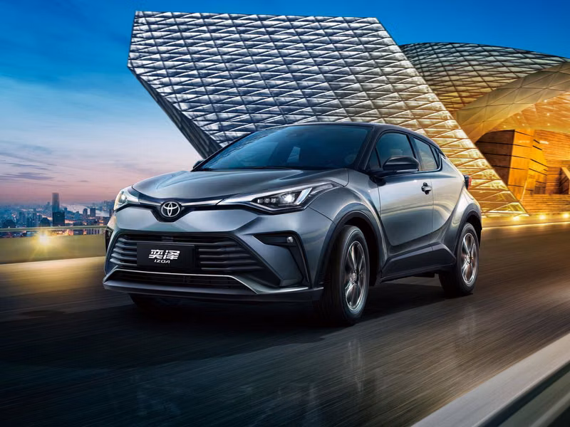 Toyota Izoa I Рестайлинг, Внедорожник 5 дв. — вид спереди в три четверти