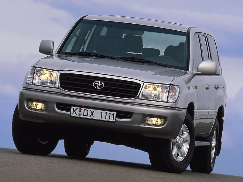 Toyota Land Cruiser السلسلة 100، دفع رباعي 5 أبواب — منظر أمامي أيسر