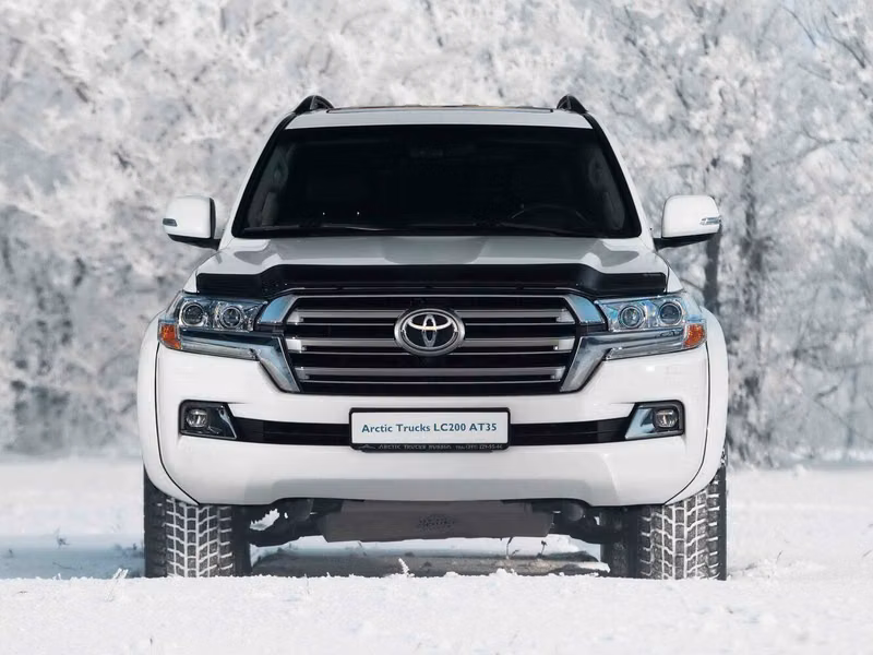 Toyota Land Cruiser 200 Series 200 Series Facelift 2، دفع رباعي 5 أبواب Arctic Trucks — منظر أمامي