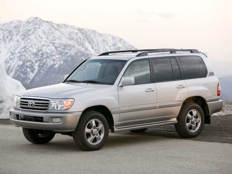 Toyota Land Cruiser 100 Series 100 Series Facelift 2، دفع رباعي 5 أبواب — منظر أمامي أيسر