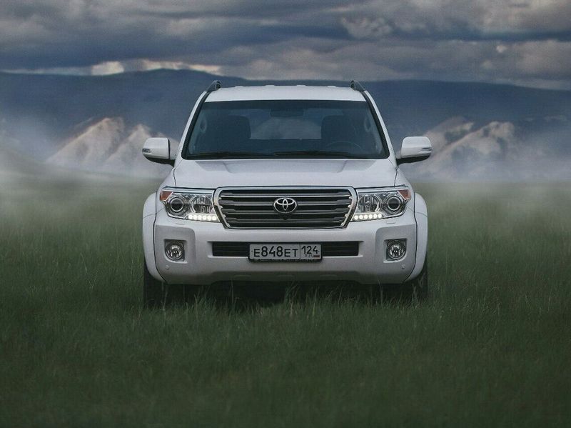 Toyota Land Cruiser 200 Series 200 Series Facelift 1، دفع رباعي 5 أبواب Arctic Trucks — منظر أمامي