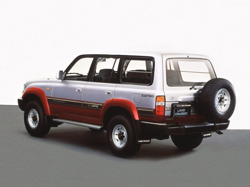Toyota Land Cruiser السلسلة 80، دفع رباعي 5 أبواب — منظر خلفي أيمن