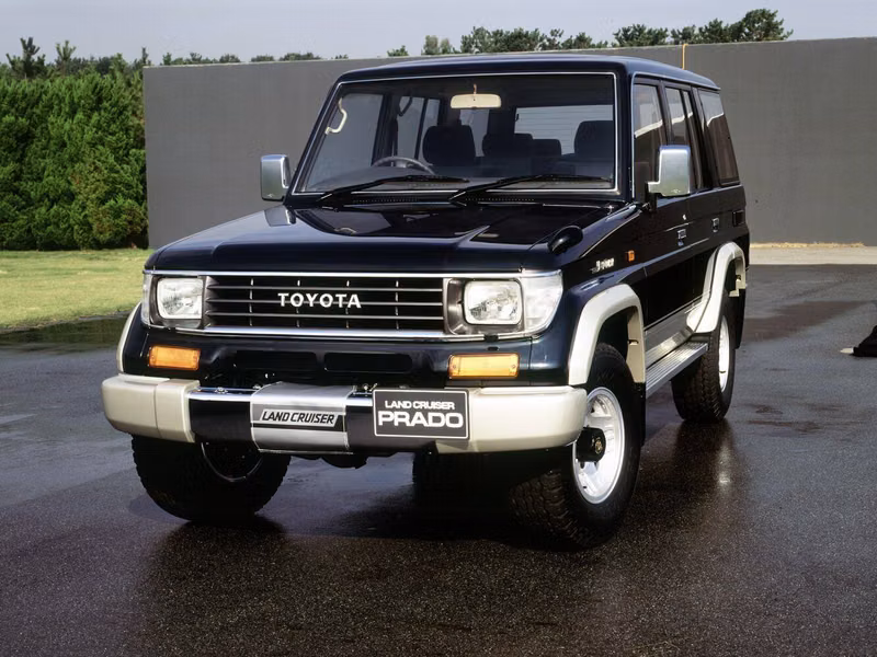 Toyota Land Cruiser Prado السلسلة 70، دفع رباعي 5 أبواب — منظر أمامي أيسر