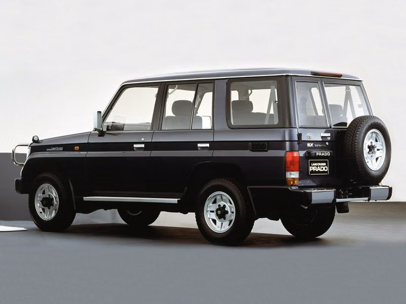 Toyota Land Cruiser Prado السلسلة 70، دفع رباعي 5 أبواب — منظر خلفي أيسر