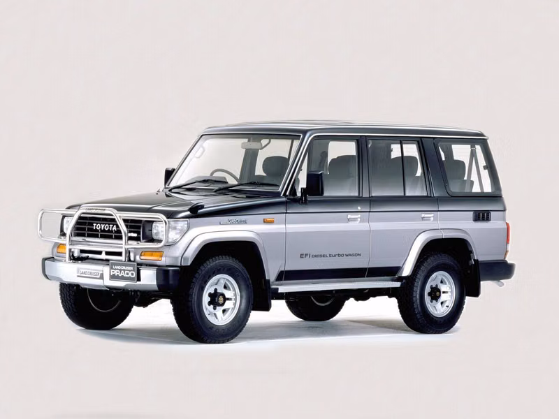 Toyota Land Cruiser Prado السلسلة 70، دفع رباعي 5 أبواب — منظر أمامي أيسر