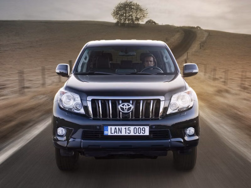 Toyota Land Cruiser Prado السلسلة 150، دفع رباعي 5 أبواب — منظر أمامي