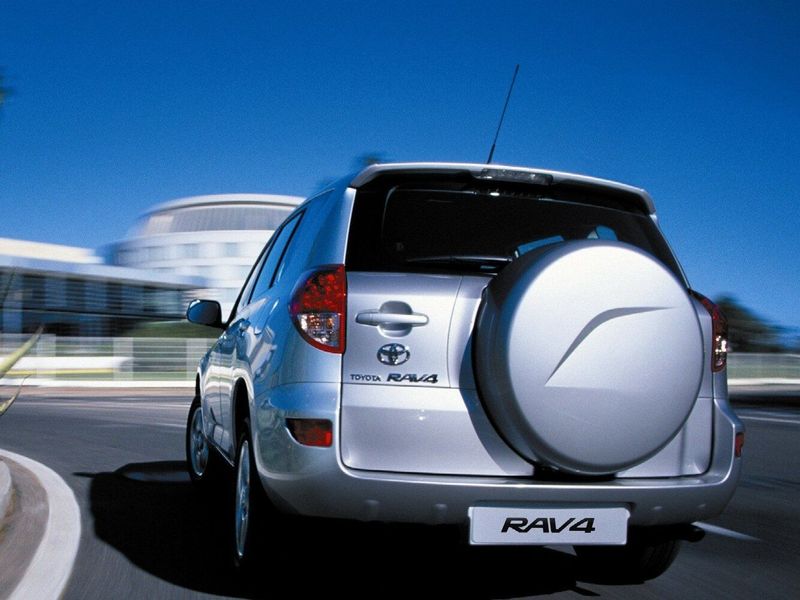Toyota RAV4 III (XA30)، دفع رباعي 5 أبواب — منظر خلفي أيسر