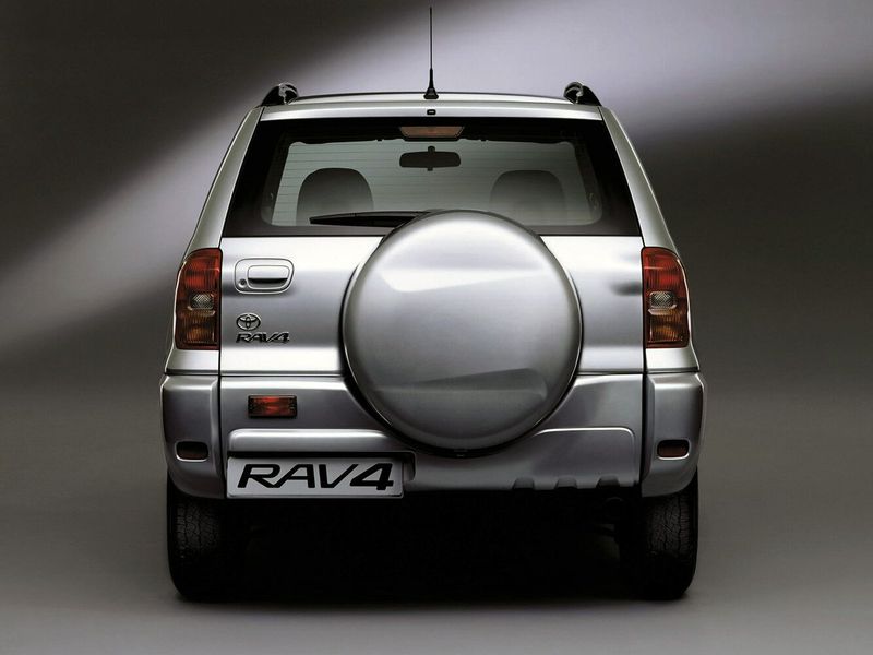 Toyota RAV4 II (XA20)، دفع رباعي 5 أبواب — منظر خلفي