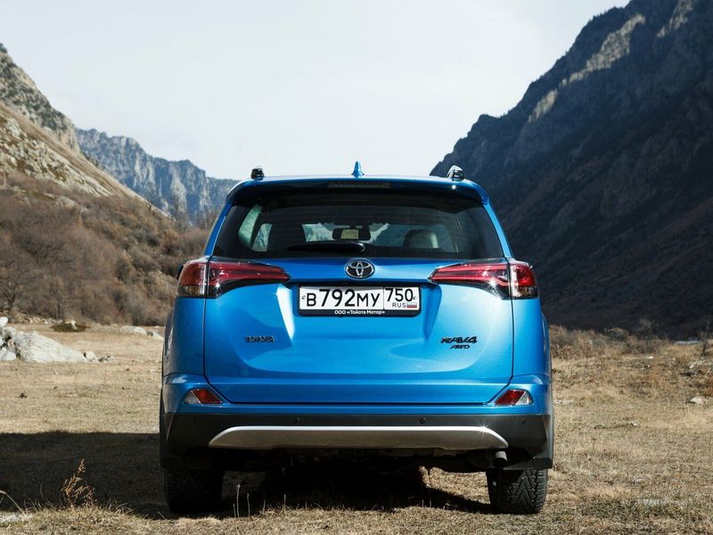 Toyota RAV4 عملية فيس ليفت IV (XA40)، دفع رباعي 5 أبواب — منظر خلفي