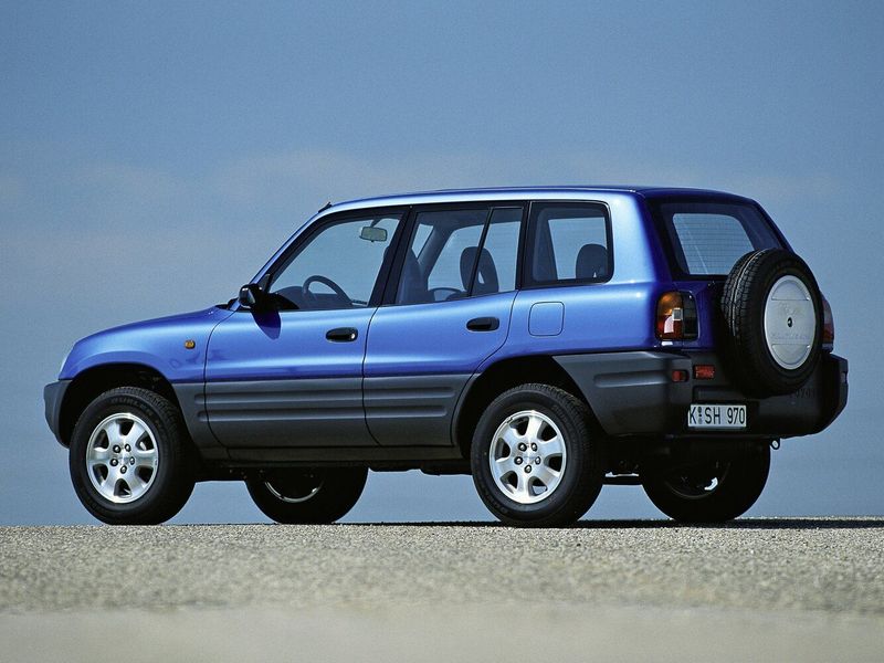 Toyota RAV4 I (XA10)، دفع رباعي 5 أبواب — منظر خلفي أيسر