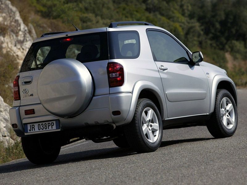 Toyota RAV4 فيس ليفت II (XA20) II (XA20)، دفع رباعي 3 أبواب — منظر خلفي أيمن
