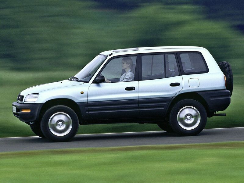 Toyota RAV4 I (XA10)، دفع رباعي 5 أبواب — منظر من الجانب الأيسر