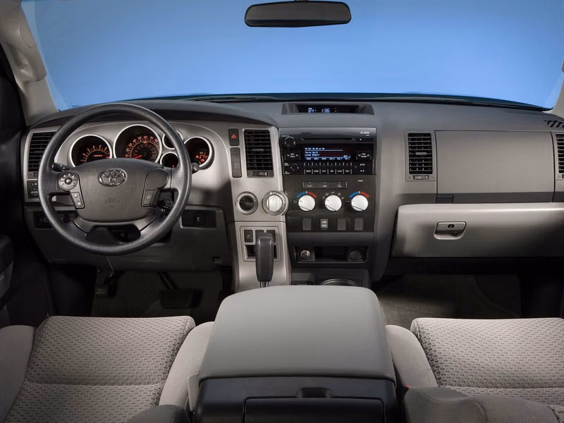 Toyota Tundra II, Пикап двойная кабина Double Cab — передняя панель