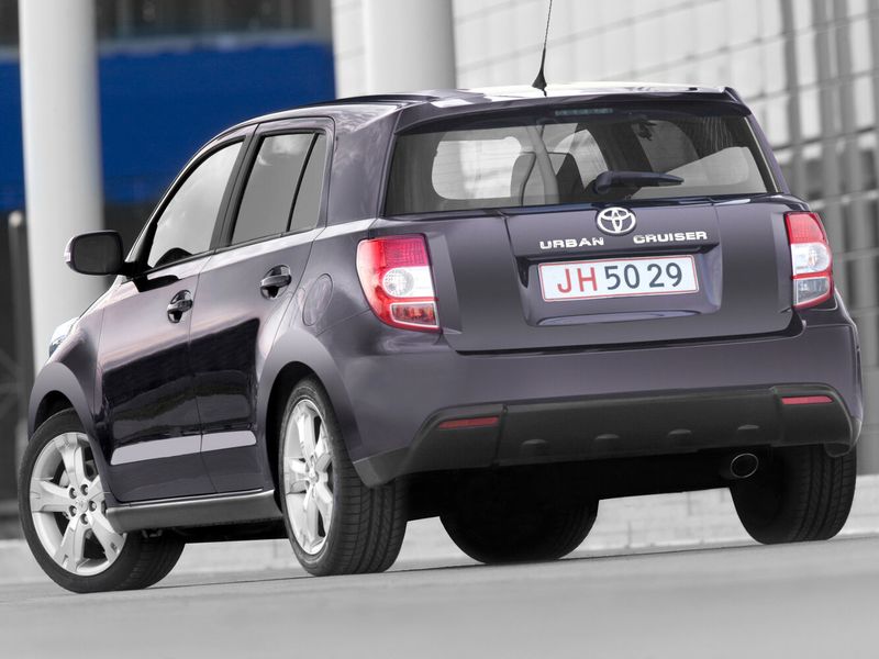 Toyota Urban Cruiser I, Хэтчбек 5 дв. — вид сзади слева