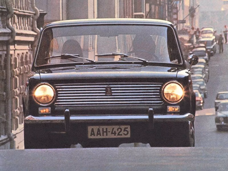 LADA (VAZ) 2101, Седан — вид спереди