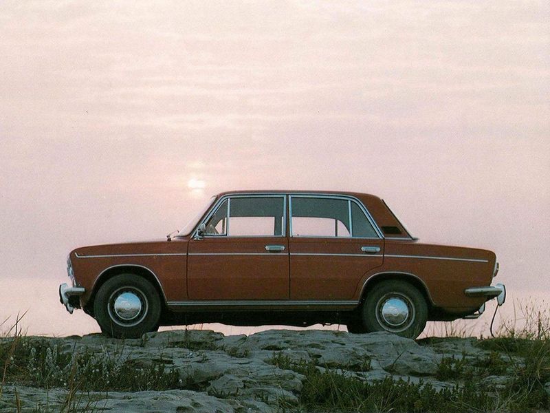 LADA (VAZ) 2103, Седан — вид слева