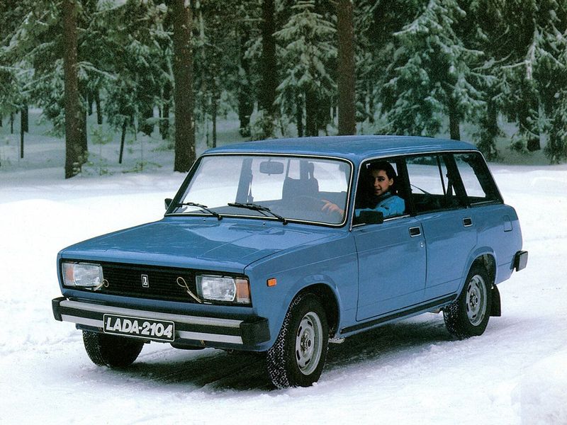 LADA (VAZ) 2104, Универсал 5 дв. — вид спереди слева