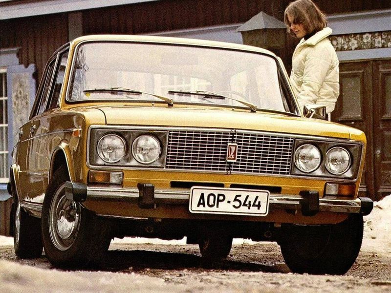 LADA (VAZ) 2106, Седан — вид спереди слева