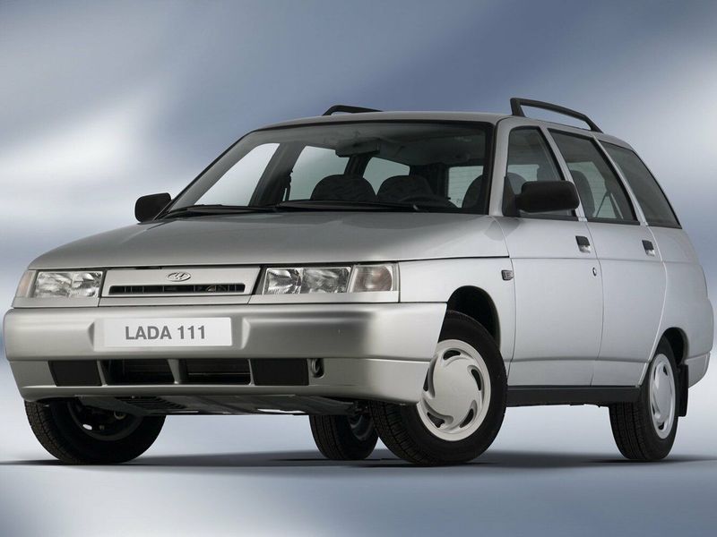 LADA (VAZ) 2111, Универсал 5 дв. — вид спереди слева