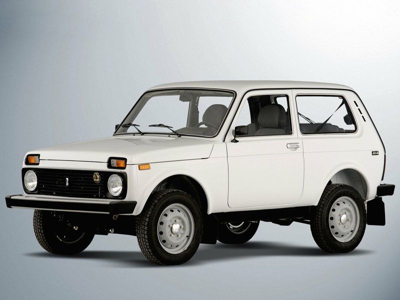 LADA (VAZ) 2121 (4x4) أنا فيس ليفت، دفع رباعي 3 أبواب — منظر أمامي أيسر