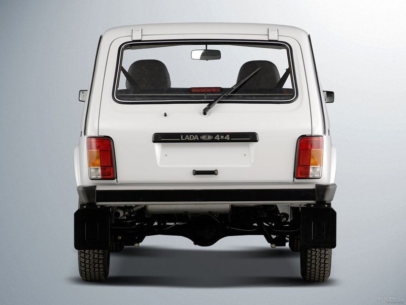 LADA (VAZ) 2121 (4x4) أنا فيس ليفت، دفع رباعي 3 أبواب — منظر خلفي