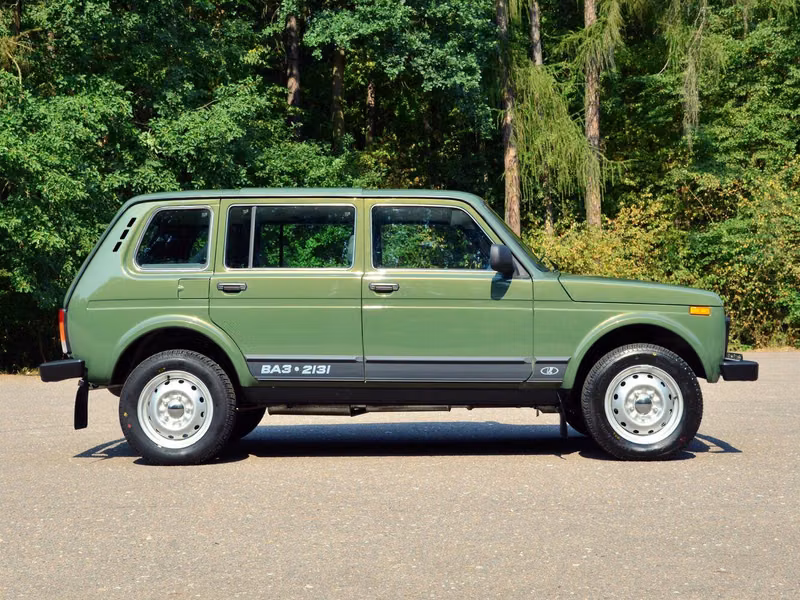 LADA (VAZ) 2131 (4x4) I، دفع رباعي 5 أبواب — منظر من الجانب الأيسر