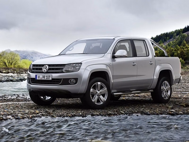 Volkswagen Amarok I، بيك أب بكابينة مزدوجة Double Cab — منظر أمامي أيمن