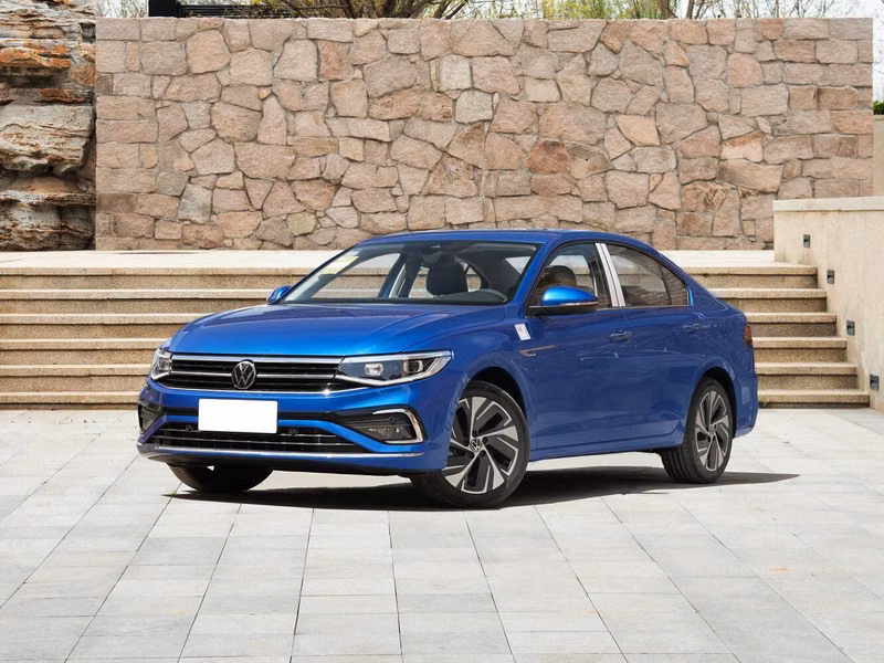 Volkswagen Bora عملية تجميل الوجه IV (السوق الصينية)، سيدان — منظر أمامي بزاوية ثلاثة أرباع