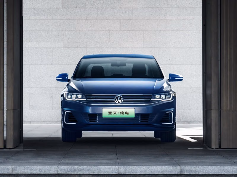Volkswagen Bora رابعاً، سيدان — منظر أمامي