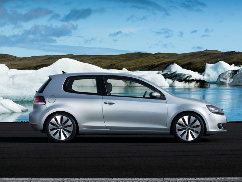 Volkswagen Golf سادساً، هاتشباك 3 أبواب — منظر من الجانب الأيمن