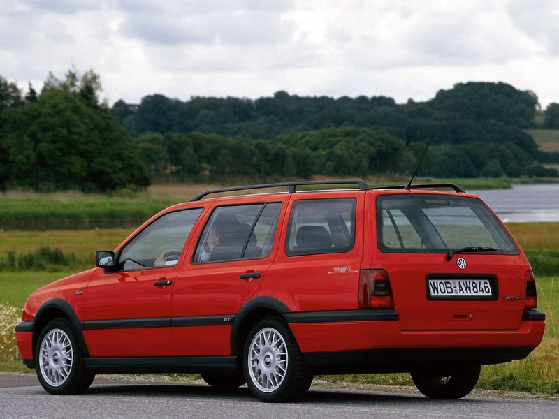 Volkswagen Golf ثالثاً، واجون 5 أبواب — منظر خلفي أيمن