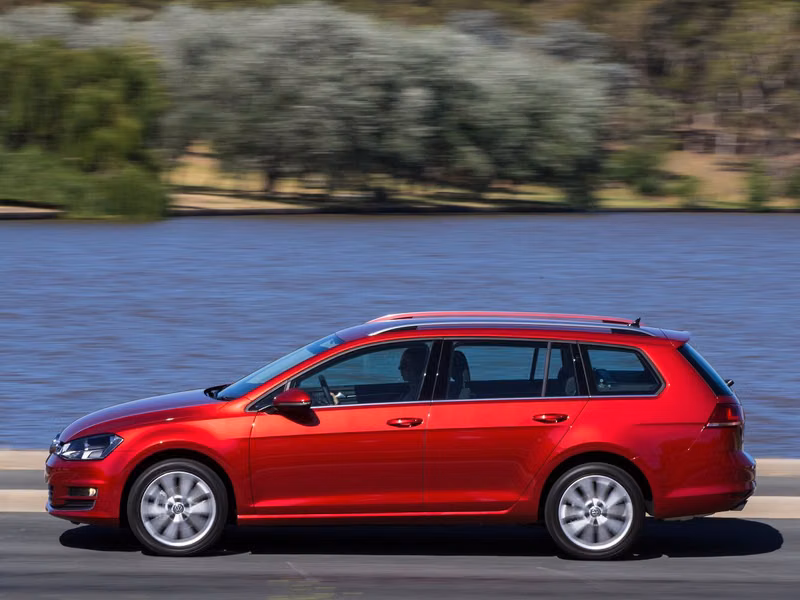 Volkswagen Golf سابعاً، واجون 5 أبواب — منظر من الجانب الأيسر