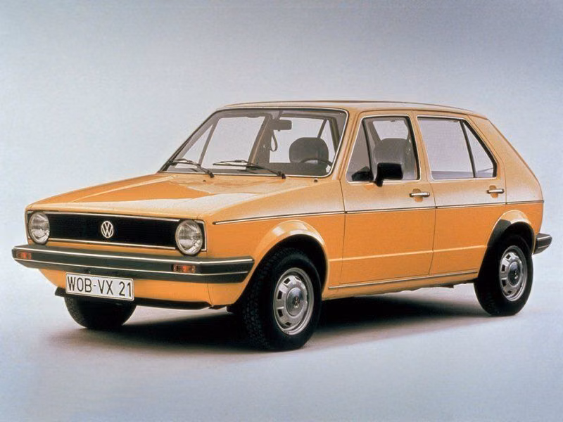 Volkswagen Golf I، هاتشباك 5 أبواب — منظر أمامي أيسر