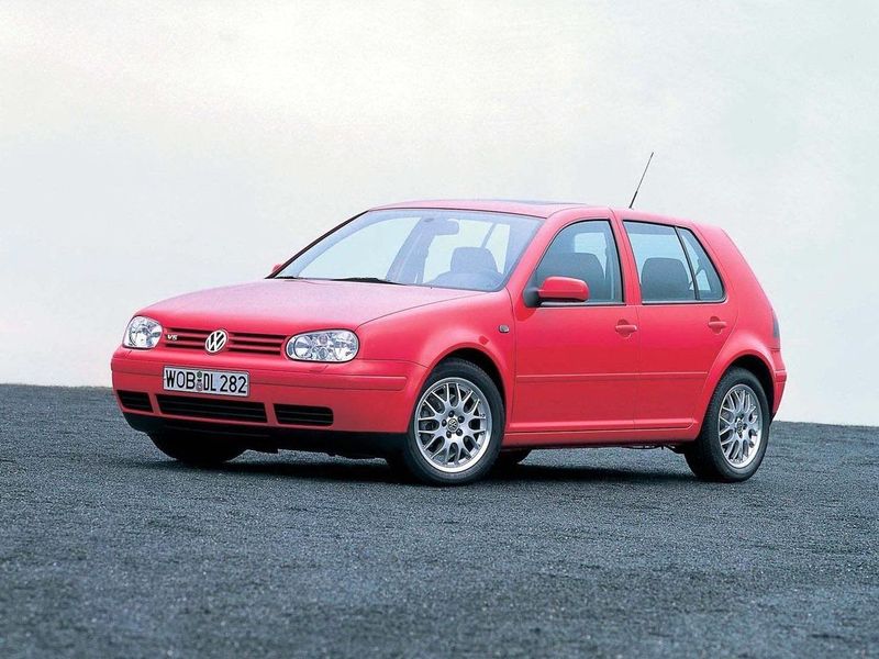Volkswagen Golf رابعاً، هاتشباك 5 أبواب — منظر أمامي أيسر