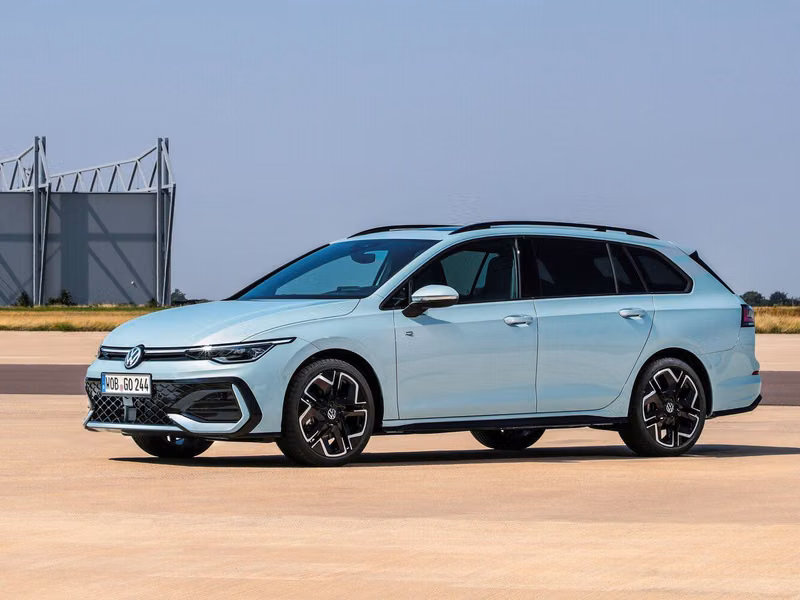 Volkswagen Golf فيس ليفت الثامن، واجون 5 أبواب — منظر أمامي بزاوية ثلاثة أرباع