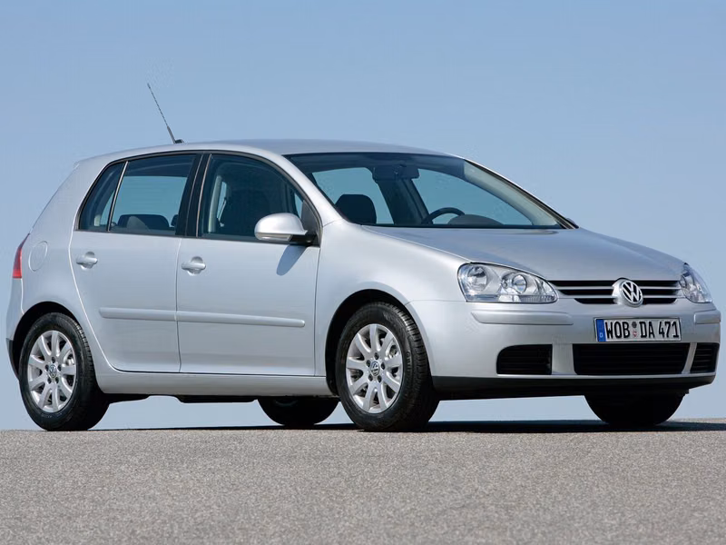 Volkswagen Golf V، هاتشباك 5 أبواب — منظر أمامي أيمن