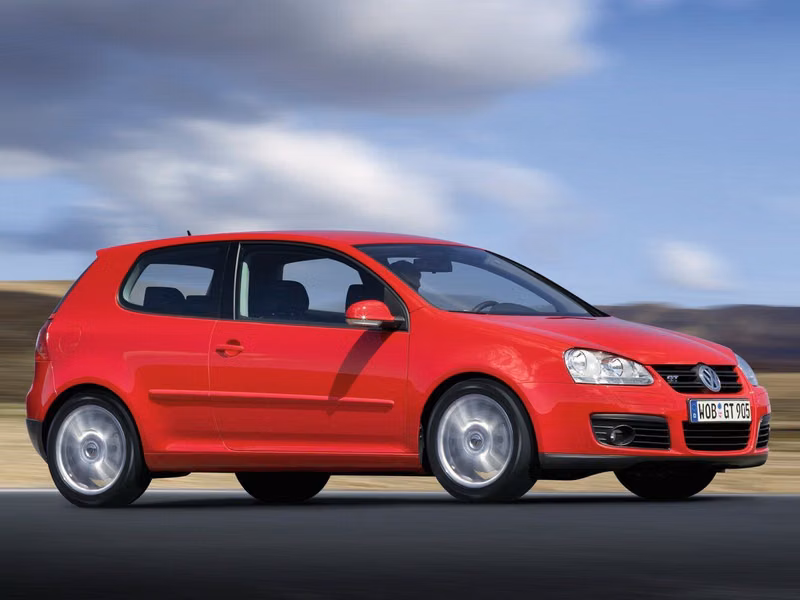 Volkswagen Golf V، هاتشباك 3 أبواب — منظر أمامي أيمن