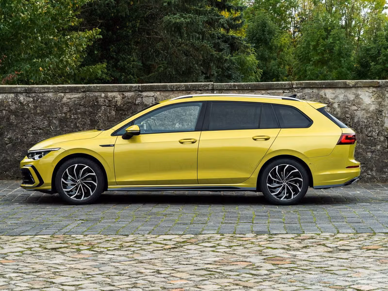Volkswagen Golf ثامناً، واجون 5 أبواب — منظر من الجانب الأيسر