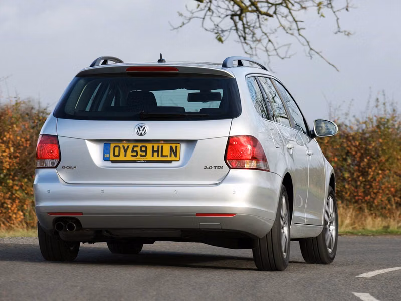 Volkswagen Golf سادساً، واجون 5 أبواب — منظر خلفي أيمن