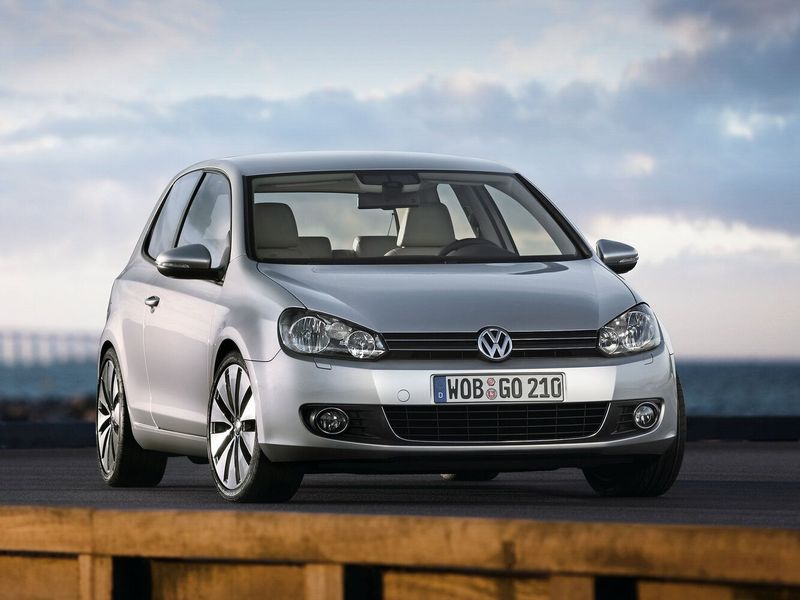 Volkswagen Golf سادساً، هاتشباك 3 أبواب — منظر أمامي أيسر