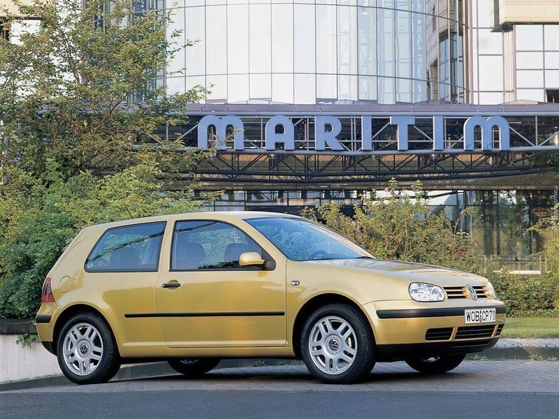 Volkswagen Golf رابعاً، هاتشباك 3 أبواب — منظر أمامي أيمن