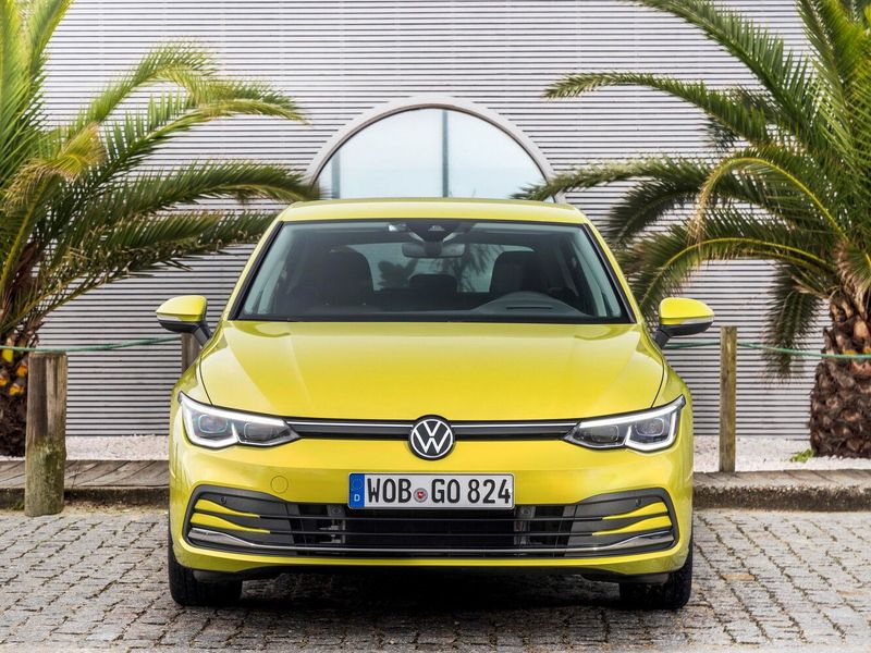 Volkswagen Golf ثامناً، هاتشباك 5 أبواب — منظر أمامي