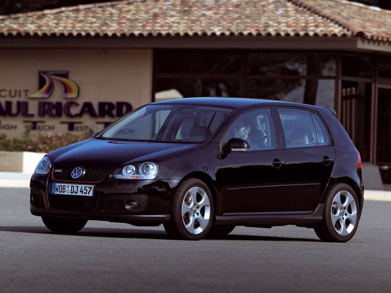 Volkswagen Golf GTI V, Хэтчбек 5 дв. — вид спереди слева
