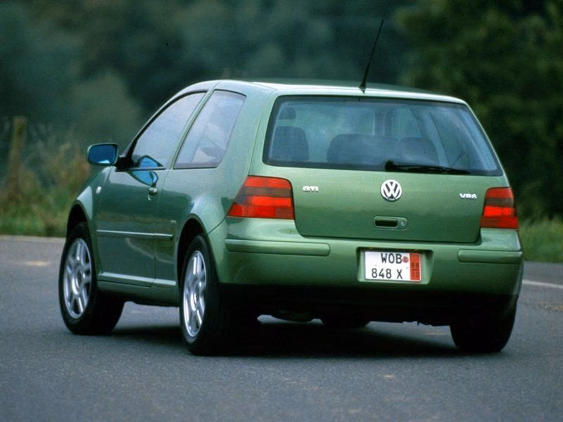 Volkswagen Golf GTI رابعاً، هاتشباك 3 أبواب — منظر خلفي أيمن