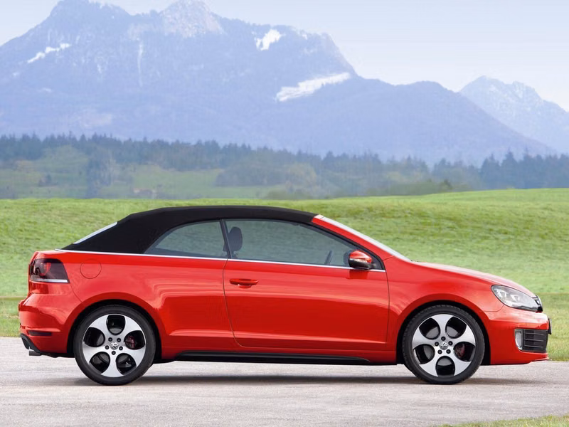 Volkswagen Golf GTI سادساً، قابلة للتحويل — منظر من الجانب الأيسر