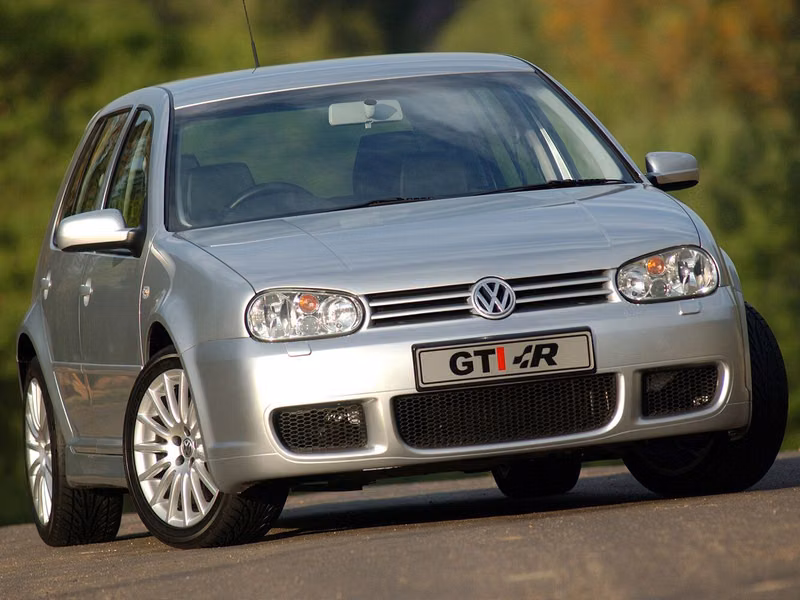 Volkswagen Golf GTI رابعاً، هاتشباك 5 أبواب — منظر أمامي أيسر
