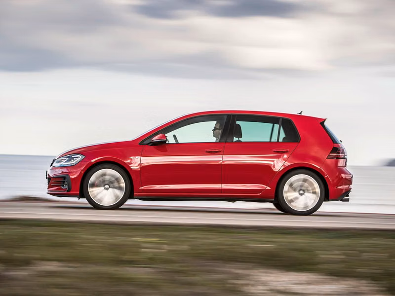 Volkswagen Golf GTI فيس ليفت السابع، هاتشباك 5 أبواب — منظر من الجانب الأيسر