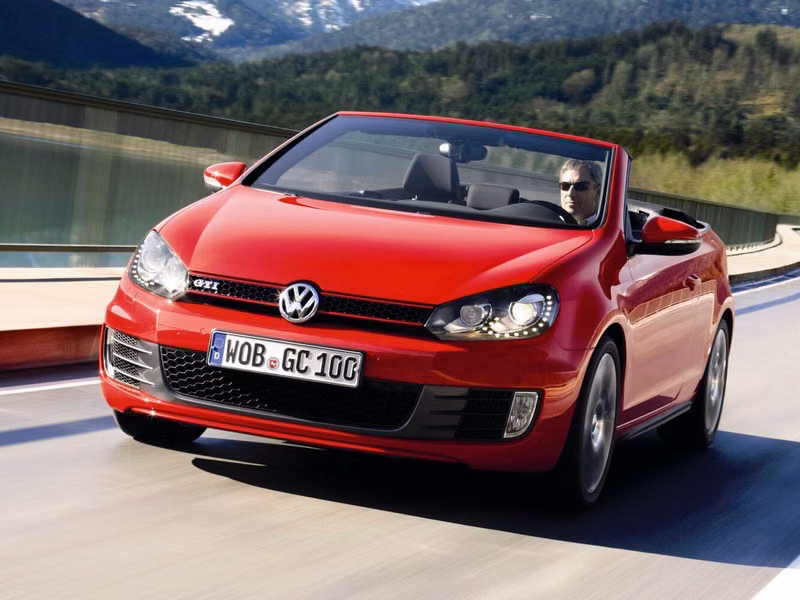 Volkswagen Golf GTI سادساً، قابلة للتحويل — منظر أمامي أيمن
