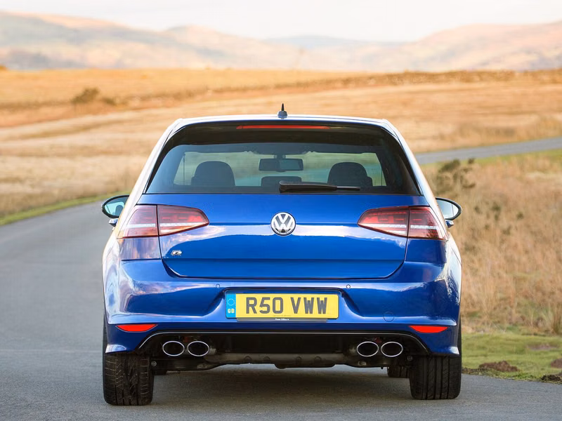Volkswagen Golf R سابعاً، هاتشباك 5 أبواب — منظر خلفي