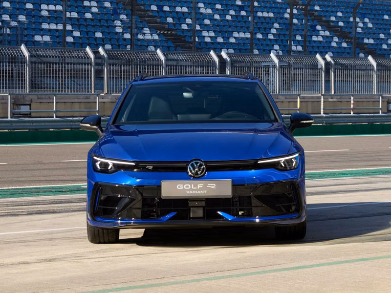 Volkswagen Golf R فيس ليفت الثامن، واجون 5 أبواب — منظر أمامي